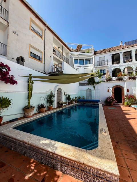The pool and whitewashed courtyard at Molino del Carmen in Gaucín